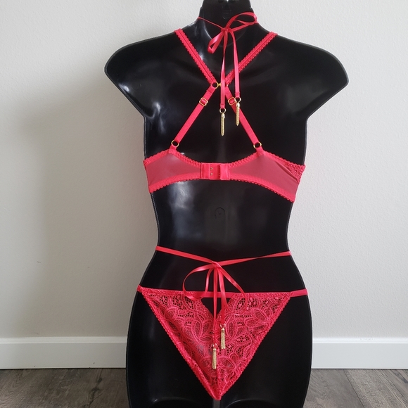 Victoria's Secret red bra set for Valentine's day - Picture 6 of 9